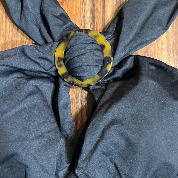 Tommy Bahama Pearl Sun Cat Over the Shoulder High Neck One Piece - Picture 9 of 16